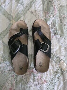Comfort Buckled Black Cross-Strap Sandals